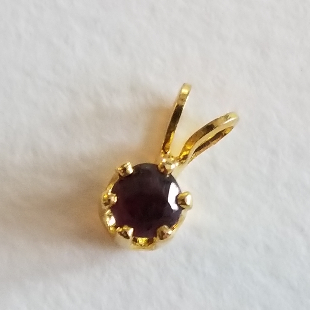 Relisted - Vintage tiny solitaire pendant purple gold tone - Picture 1 of 10